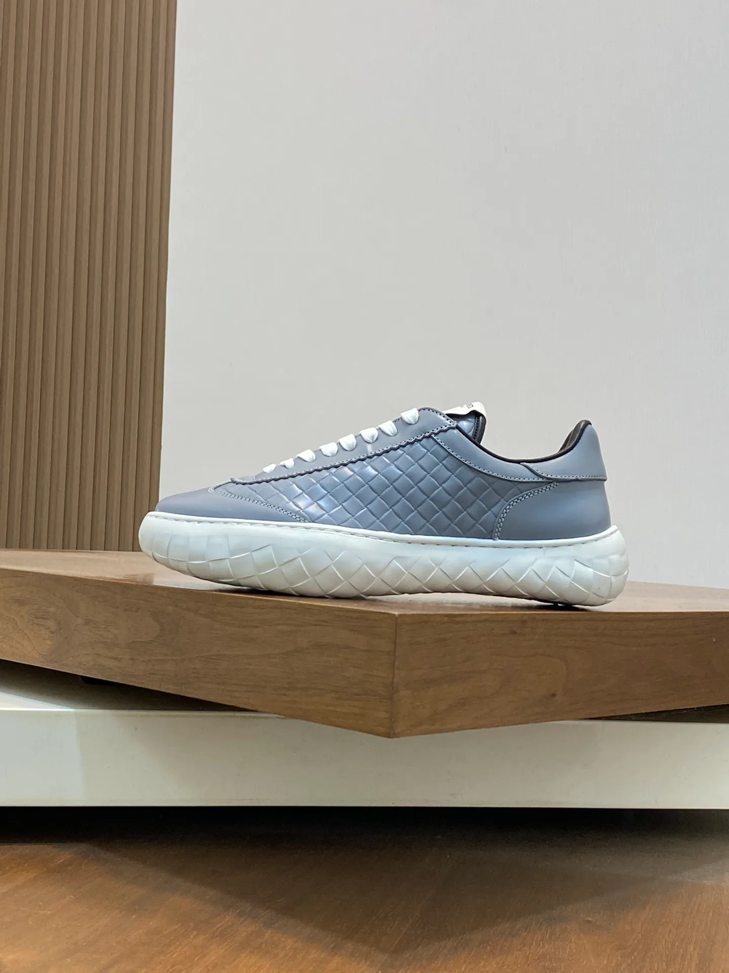 Men's men's shoes 💰480 [New style] ⛺️⛺️BV-Bottega Veneta men's Apollo sneakers. Run to the next stop at a brisk and comfortable pace. This casual shoe is a nylon and suede cowhide lace-up sneaker. Material: Fabric stitching cowhide and cow suede. Rubber outsole Size: 38-44 (45 can be customized